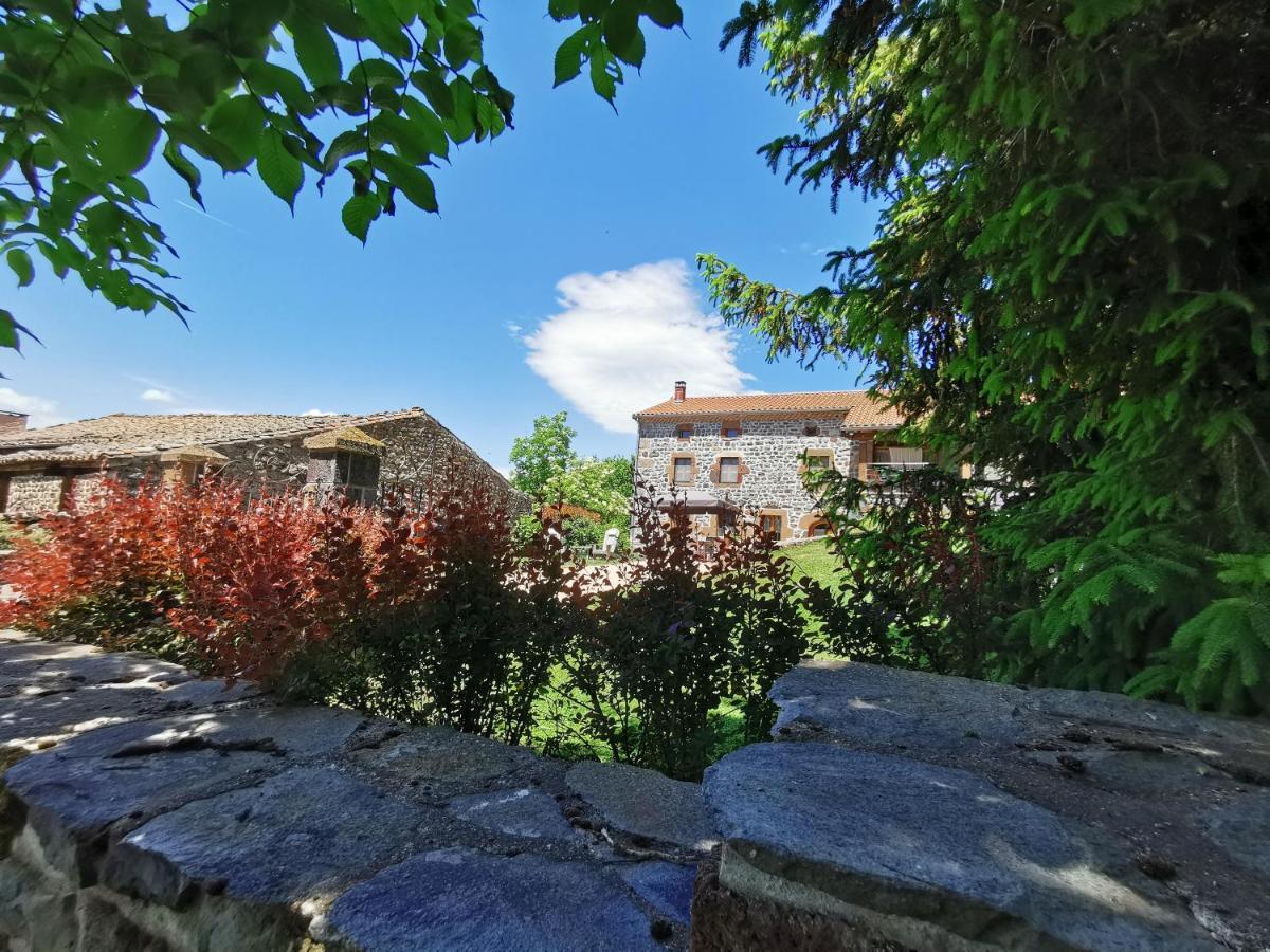 Le Clos Des Pierres Rouges Saint-Privat-dʼAllier Exterior foto