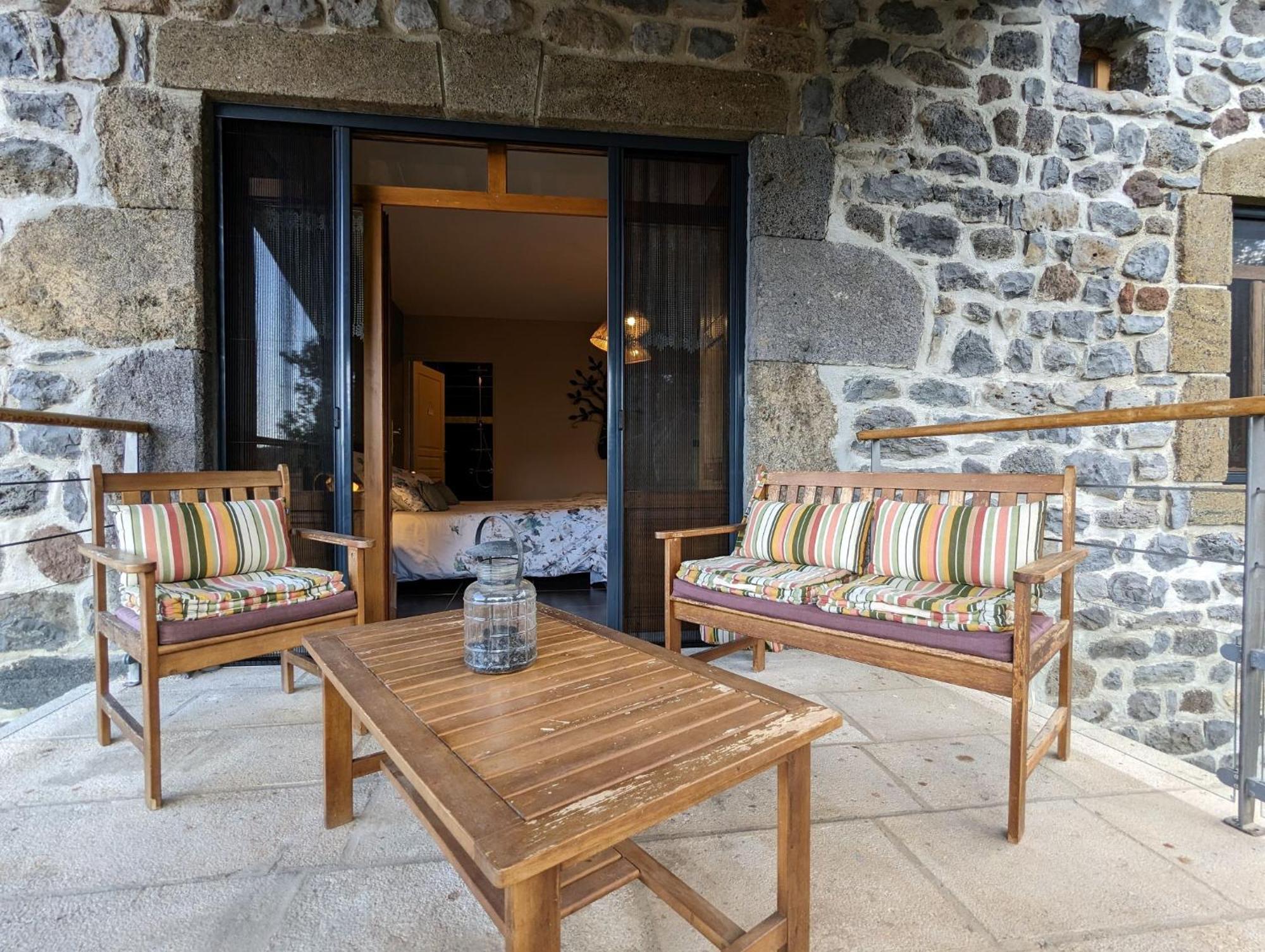 Le Clos Des Pierres Rouges Saint-Privat-dʼAllier Exterior foto